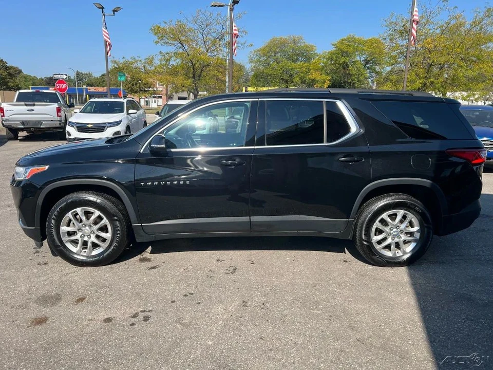 2020 Chevrolet Traverse - Image 2 of 12