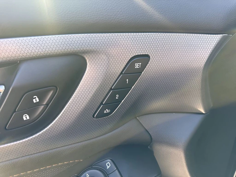 2020 Chevrolet Traverse - Image 11 of 12