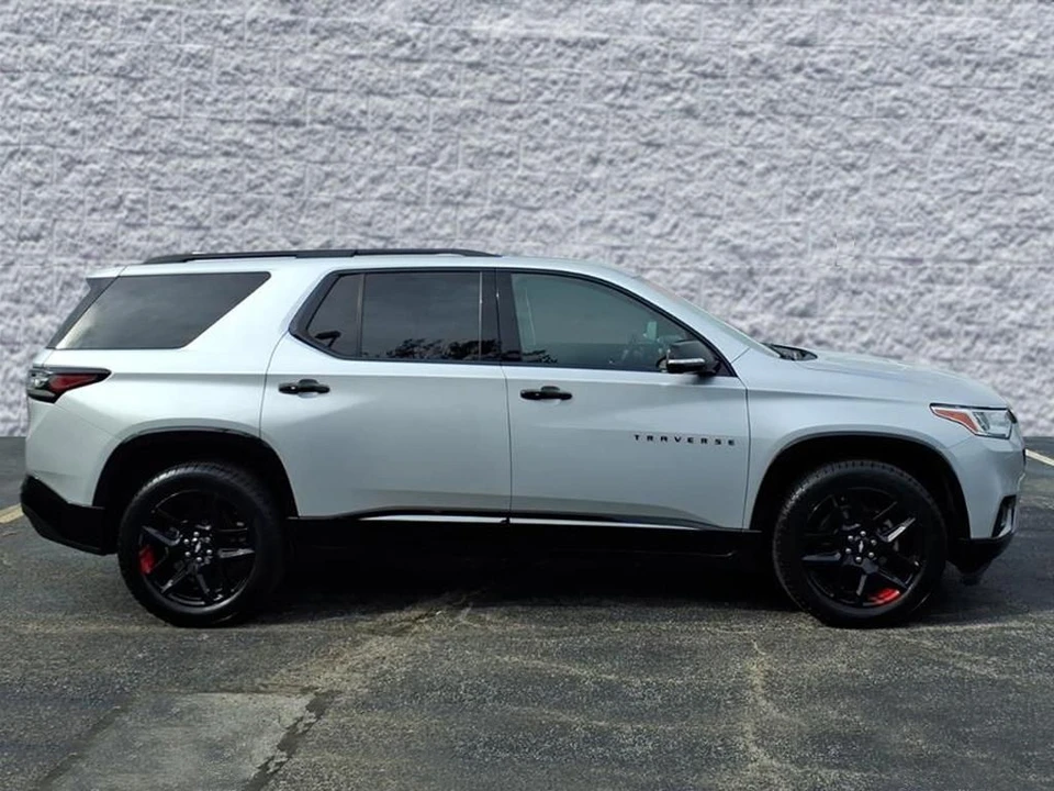 2020 Chevrolet Traverse - Image 2 of 12