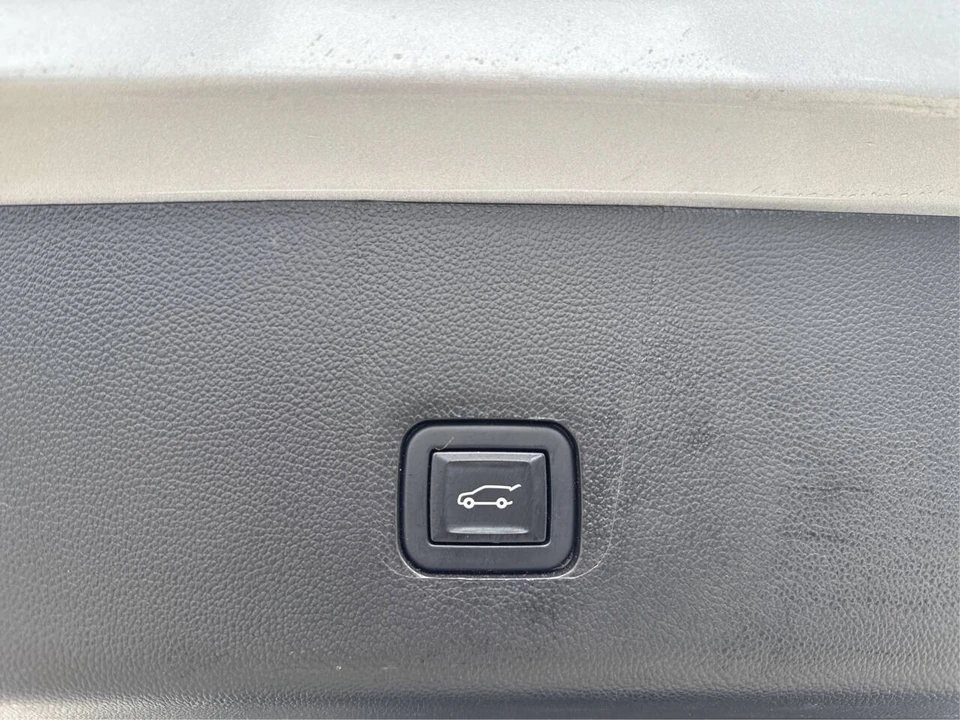 2020 Chevrolet Traverse - Image 14 of 21