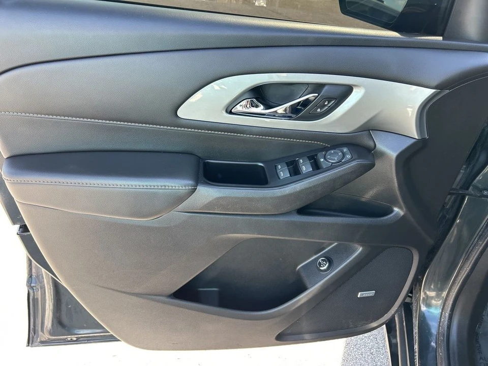 2020 Chevrolet Traverse - Image 11 of 12