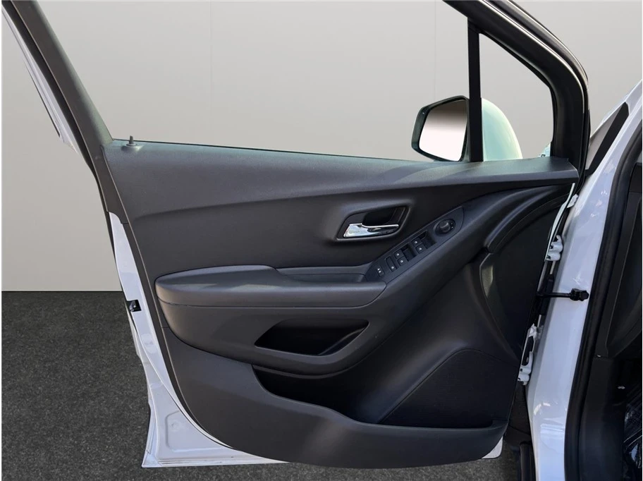 2020 Chevrolet Trax - Image 16 of 21