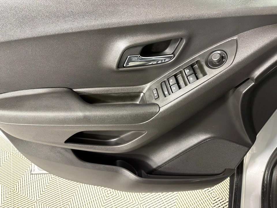 2020 Chevrolet Trax - Image 11 of 12