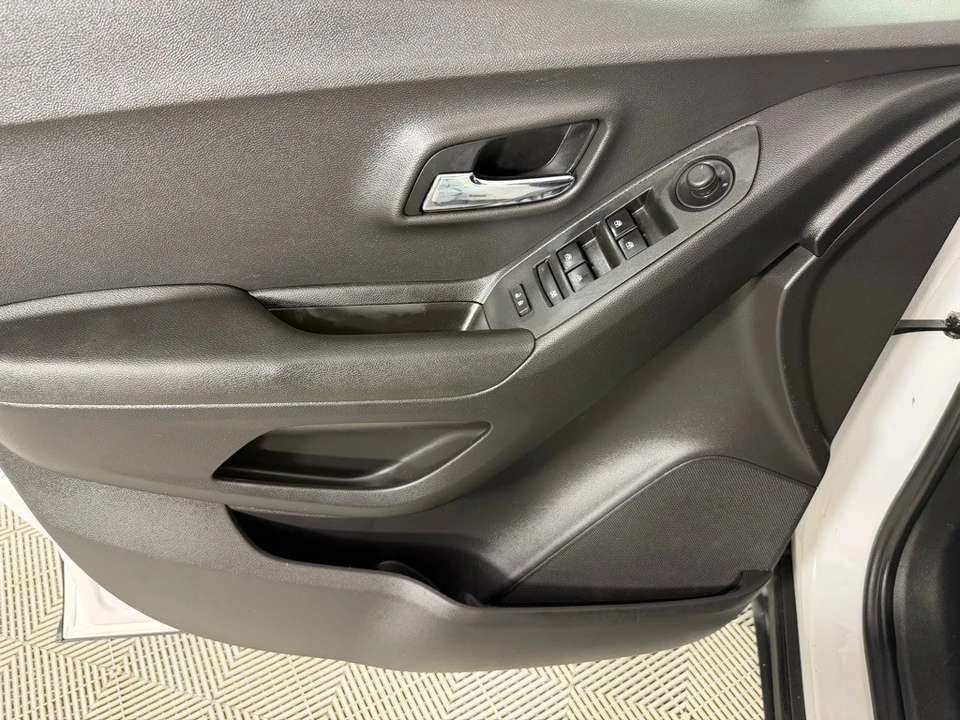 2020 Chevrolet Trax - Image 11 of 21