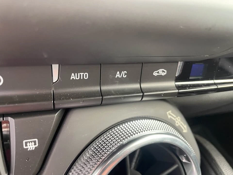 2020 Chevrolet Camaro 6th Gen - Image 13 of 16