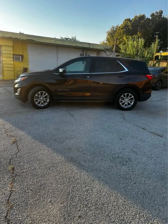 2020 Chevrolet Equinox - Image 2 of 17