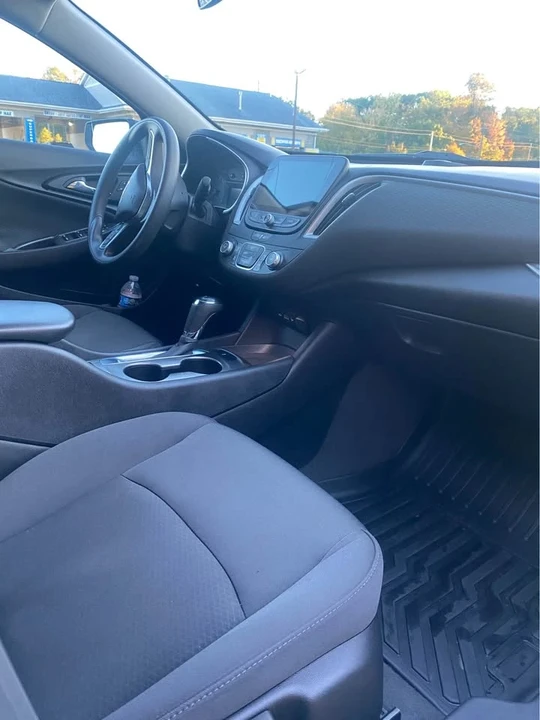 2020 Chevrolet Malibu - Image 9 of 11
