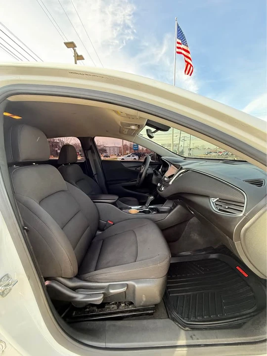 2020 Chevrolet Malibu - Image 11 of 16