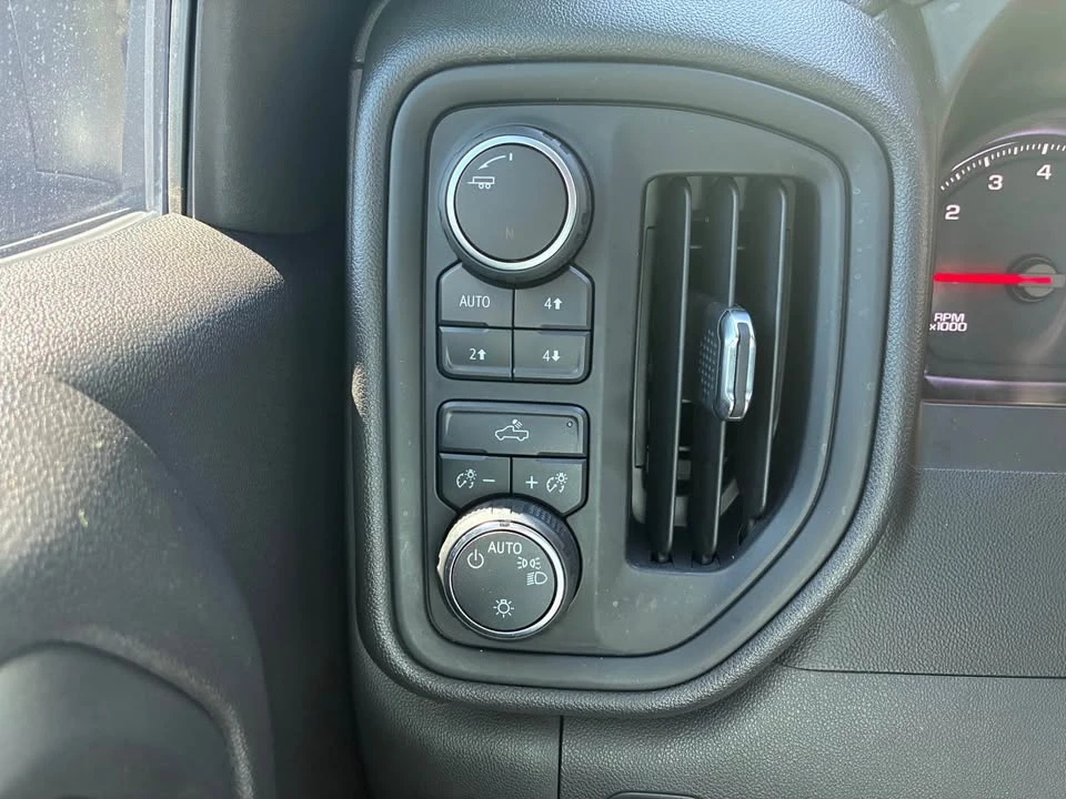 2020 Chevrolet Silverado 4th Gen - Image 15 of 19