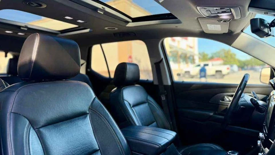 2020 Chevrolet Traverse - Image 6 of 15