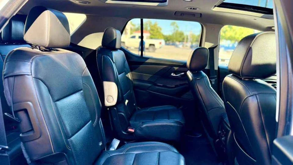 2020 Chevrolet Traverse - Image 9 of 15