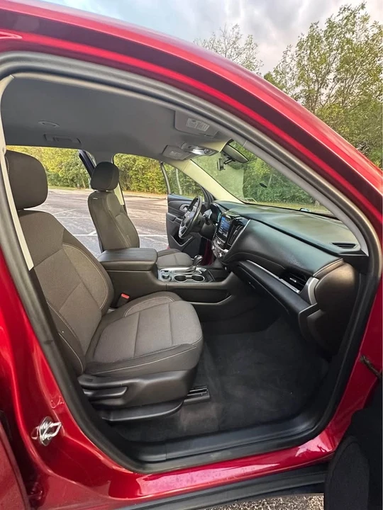 2020 Chevrolet Traverse - Image 6 of 13