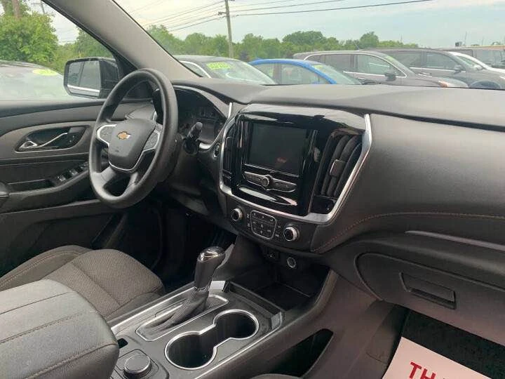 2020 Chevrolet Traverse - Image 11 of 15