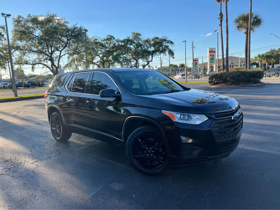 2020 Chevrolet Traverse - Image 2 of 17