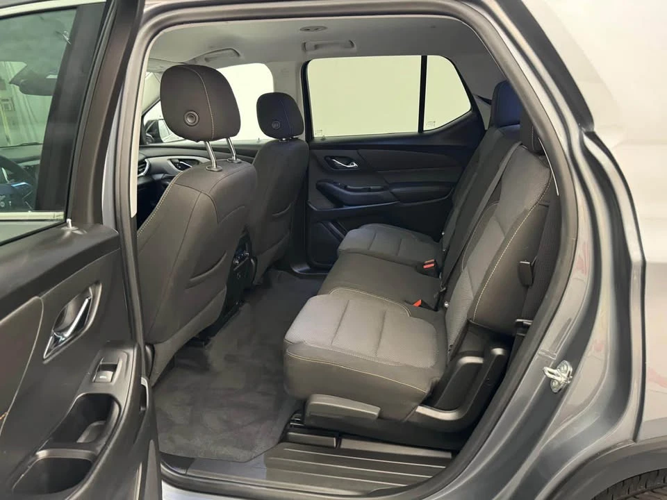2020 Chevrolet Traverse - Image 11 of 18