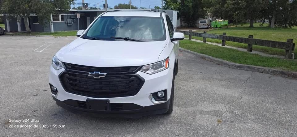 2020 Chevrolet Traverse - Image 2 of 13