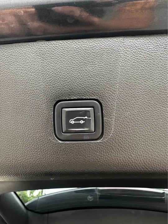 2020 Chevrolet Traverse - Image 8 of 20