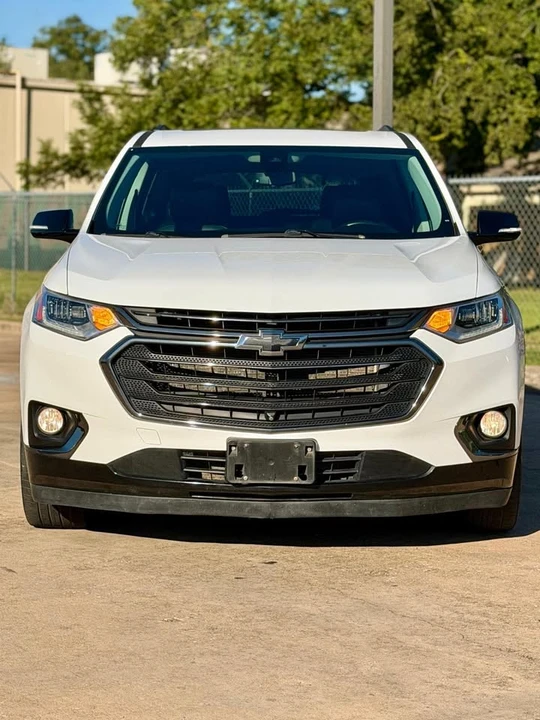 2020 Chevrolet Traverse - Image 2 of 12