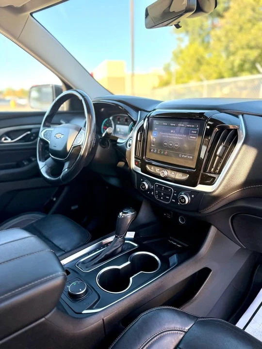 2020 Chevrolet Traverse - Image 6 of 12