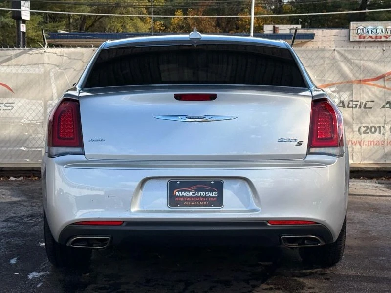 2020 Chrysler 300 (2005-2023) - Image 10 of 12