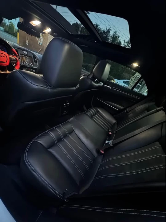 2020 Chrysler 300 (2005-2023) - Image 11 of 18