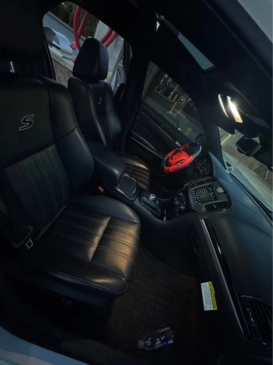 2020 Chrysler 300 (2005-2023) - Image 13 of 18