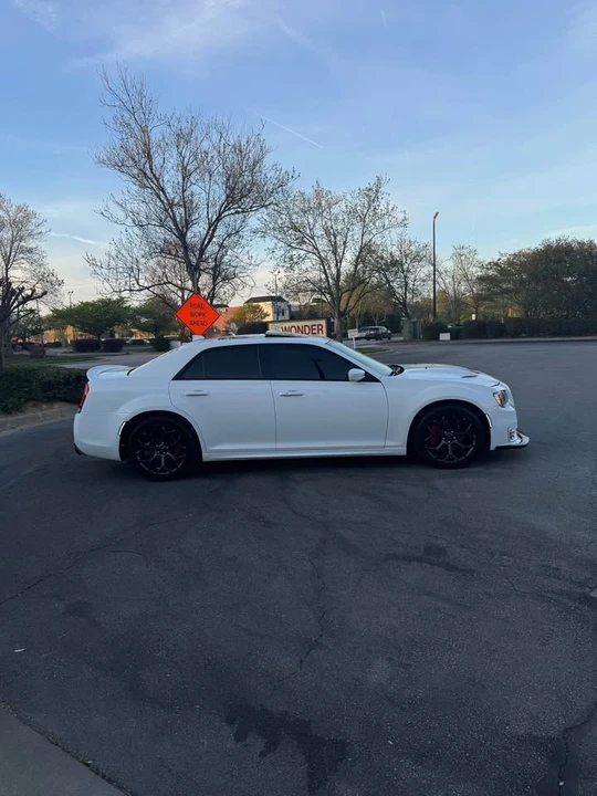 2020 Chrysler 300 (2005-2023) - Image 2 of 18