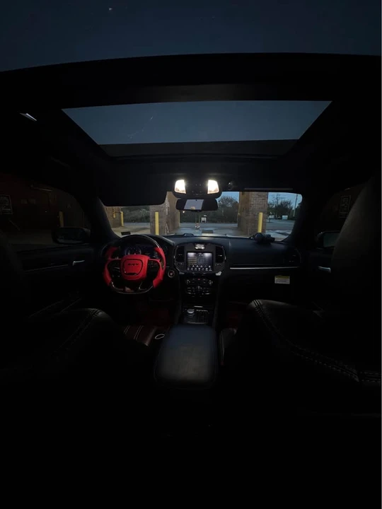 2020 Chrysler 300 (2005-2023) - Image 14 of 18