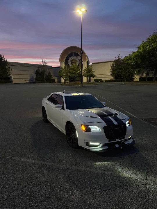 2020 Chrysler 300 (2005-2023) - Image 17 of 18