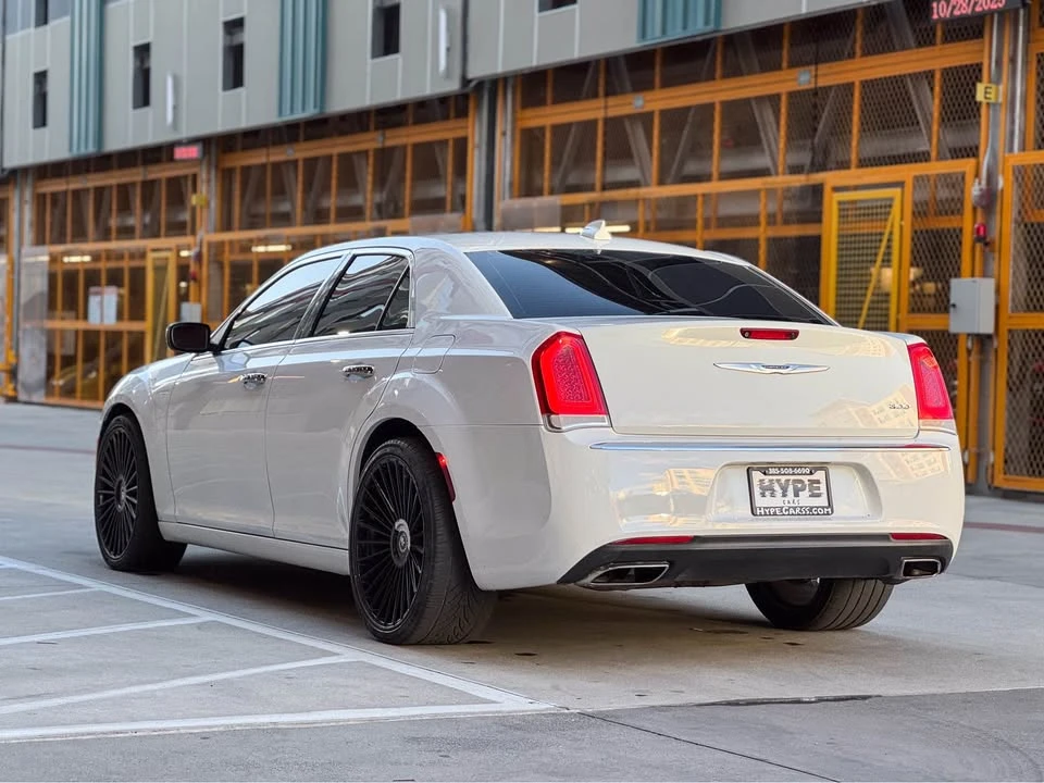 2020 Chrysler 300 (2005-2023) - Image 3 of 15