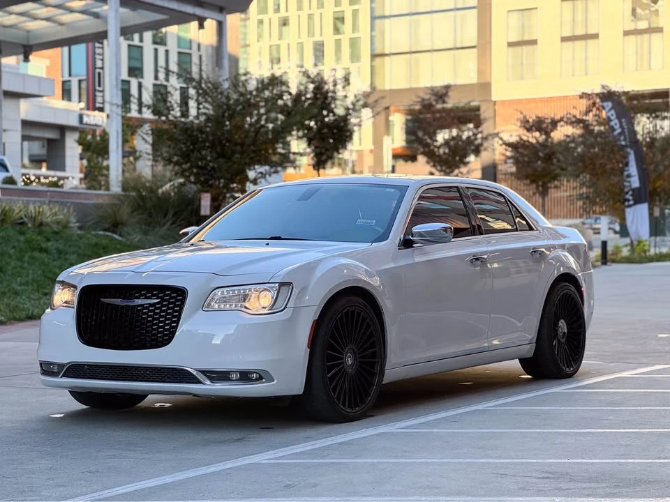 2020 Chrysler 300 (2005-2023) - Image 5 of 15