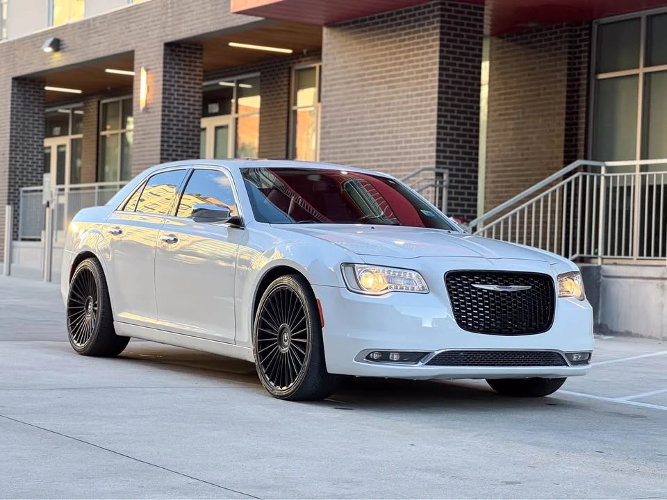 2020 Chrysler 300 (2005-2023) - Image 4 of 15