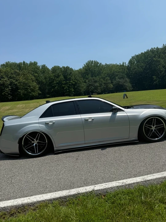 2020 Chrysler 300 (2005-2023) - Image 9 of 17