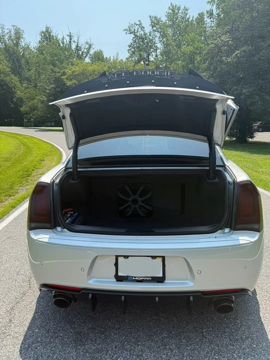 2020 Chrysler 300 (2005-2023) - Image 11 of 17