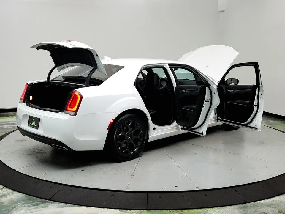 2020 Chrysler 300 (2005-2023) - Image 11 of 21