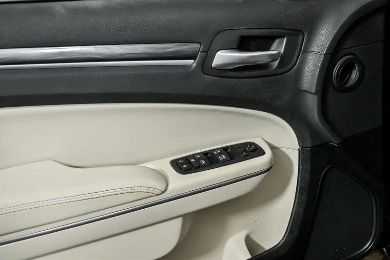 2020 Chrysler 300 (2005-2023) - Image 15 of 21