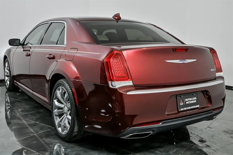 2020 Chrysler 300 (2005-2023) - Image 8 of 21