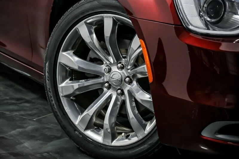 2020 Chrysler 300 (2005-2023) - Image 3 of 21