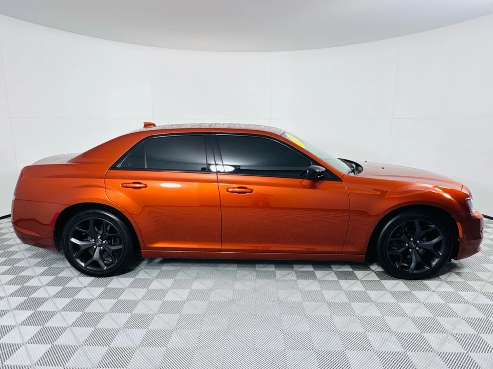 2020 Chrysler 300 (2005-2023) - Image 4 of 12
