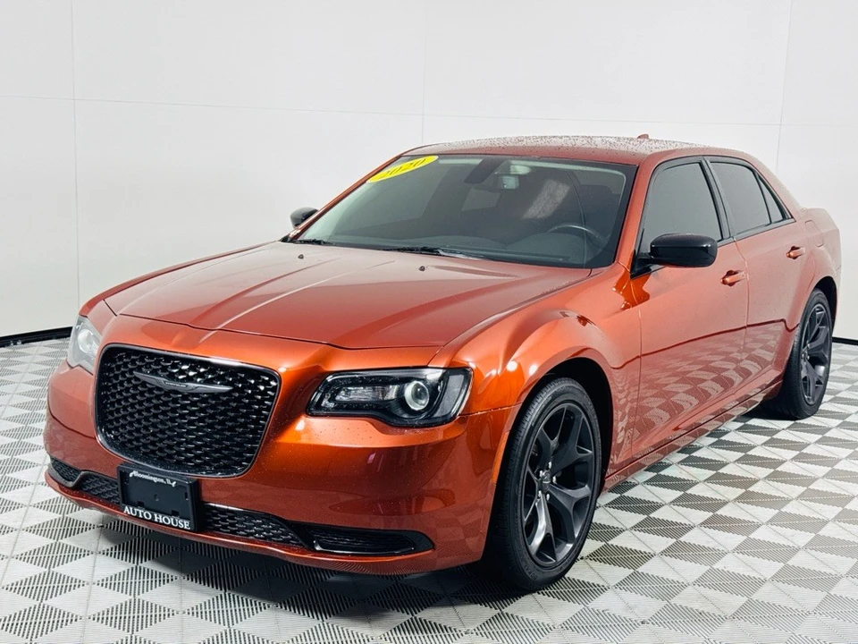 2020 Chrysler 300 (2005-2023) - Image 10 of 12