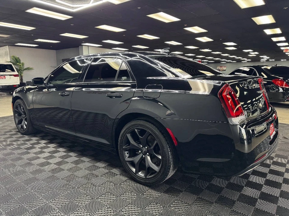 2020 Chrysler 300 (2005-2023) - Image 8 of 21
