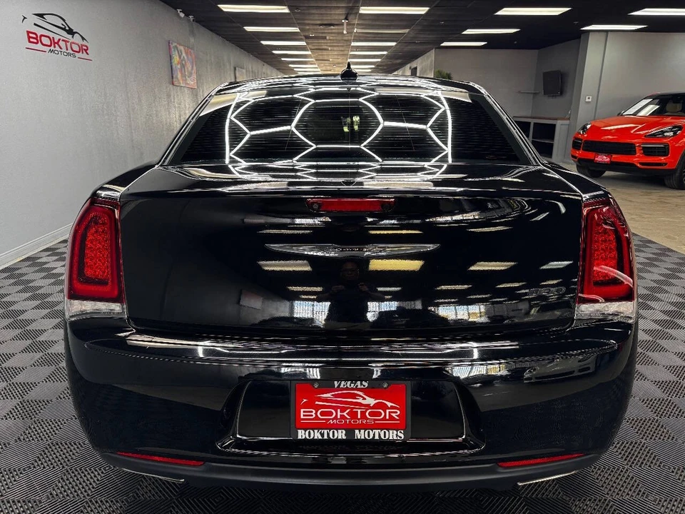 2020 Chrysler 300 (2005-2023) - Image 10 of 21
