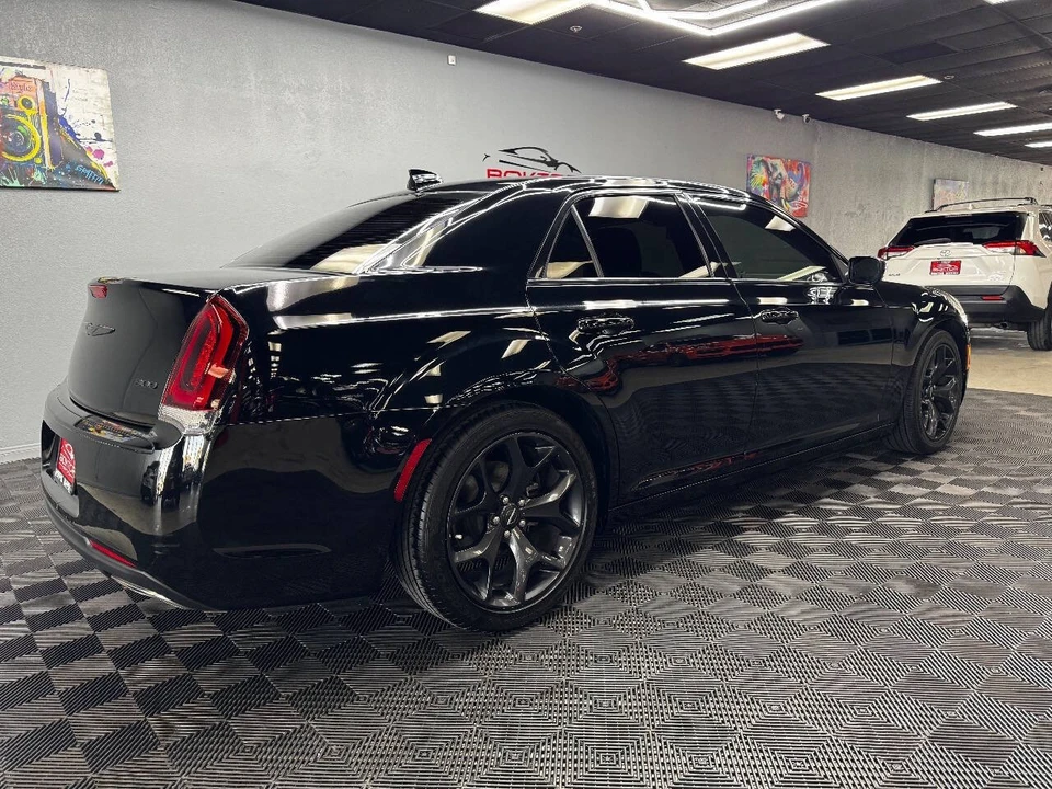 2020 Chrysler 300 (2005-2023) - Image 13 of 21