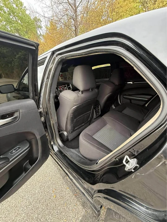 2020 Chrysler 300 (2005-2023) - Image 6 of 10