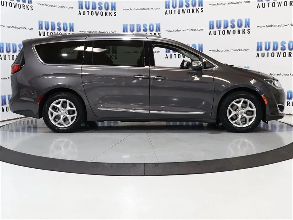 2020 Chrysler Town & Country - Image 7 of 31