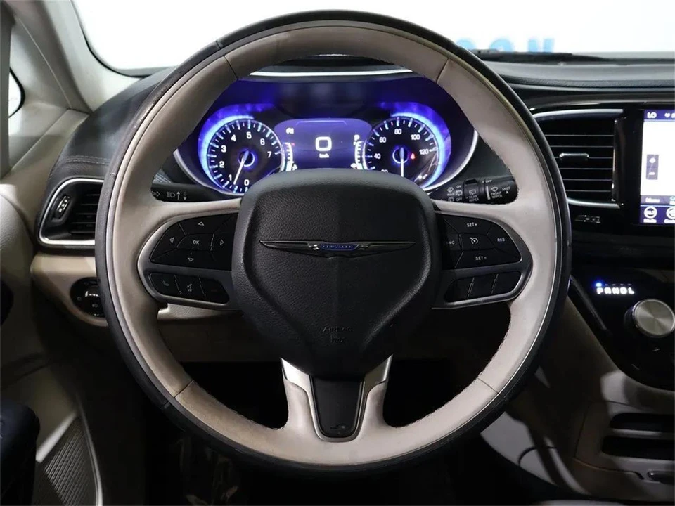 2020 Chrysler Town & Country - Image 17 of 31