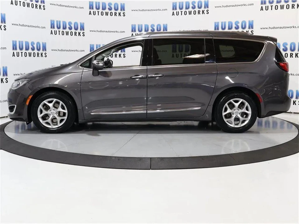 2020 Chrysler Town & Country - Image 3 of 31