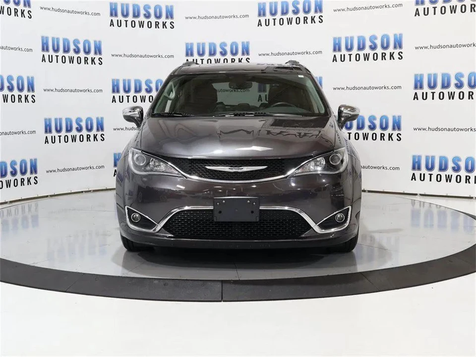 2020 Chrysler Town & Country - Image 9 of 31