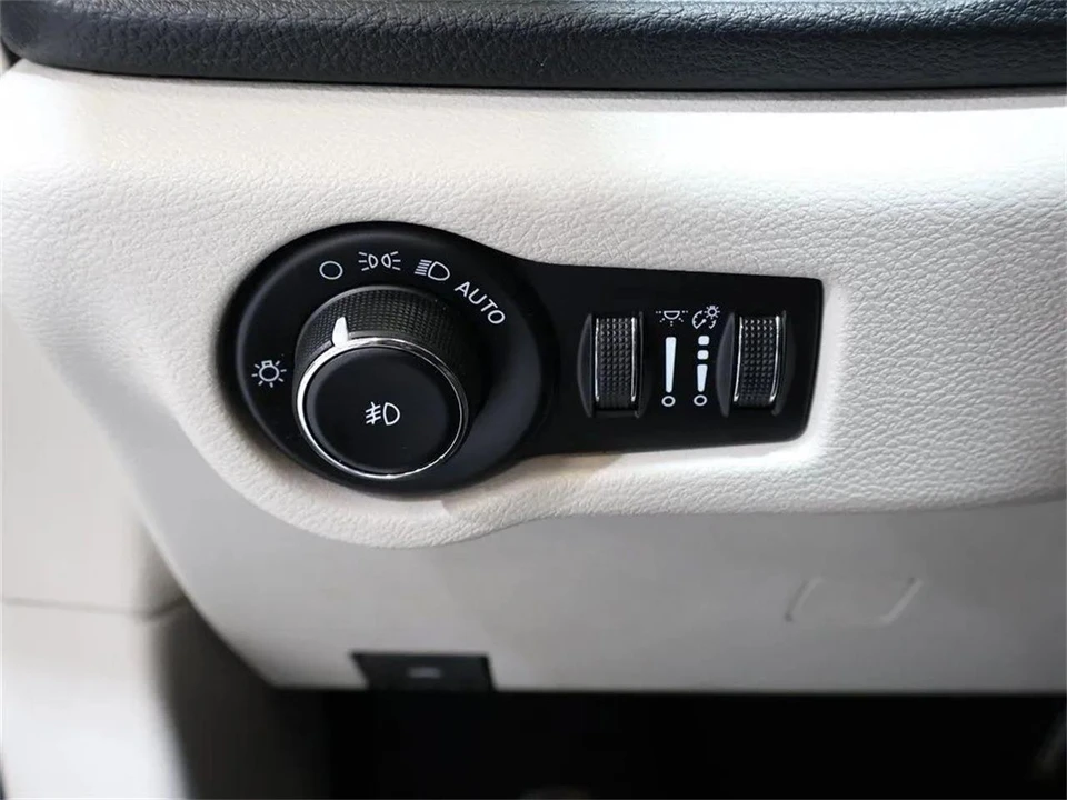 2020 Chrysler Town & Country - Image 13 of 31
