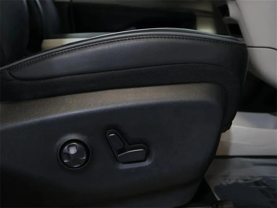 2020 Chrysler Town & Country - Image 31 of 31